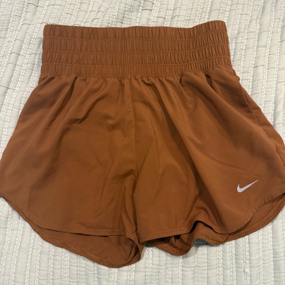 Nike woman’s ONE  Brown Athletic Shorts Lightweight Elastic Waist dri-fit